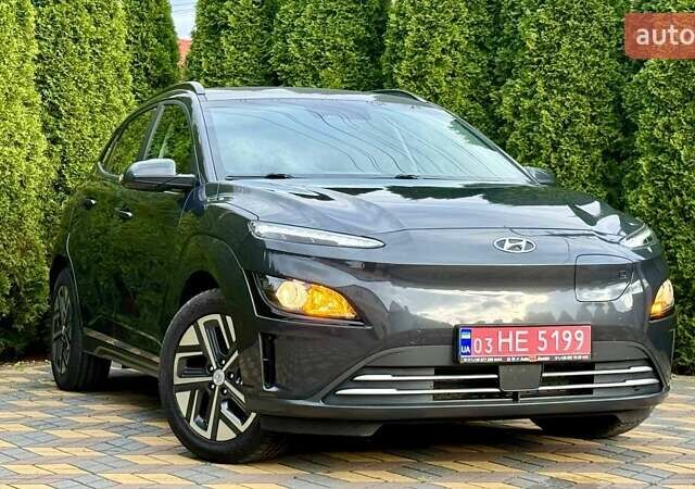 Серый Хендай Kona, объемом двигателя 0 л и пробегом 97 тыс. км за 18700 $, фото 1 на Automoto.ua