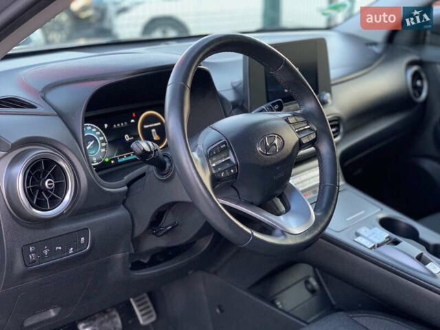 Серый Хендай Kona, объемом двигателя 0 л и пробегом 35 тыс. км за 17999 $, фото 27 на Automoto.ua