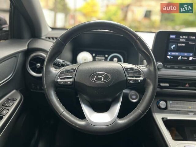 Серый Хендай Kona, объемом двигателя 0 л и пробегом 58 тыс. км за 16950 $, фото 16 на Automoto.ua