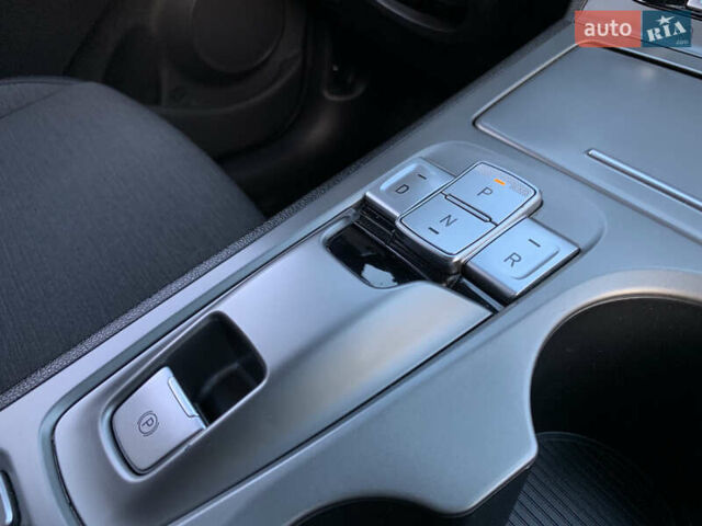 Серый Хендай Kona, объемом двигателя 0 л и пробегом 35 тыс. км за 17999 $, фото 40 на Automoto.ua