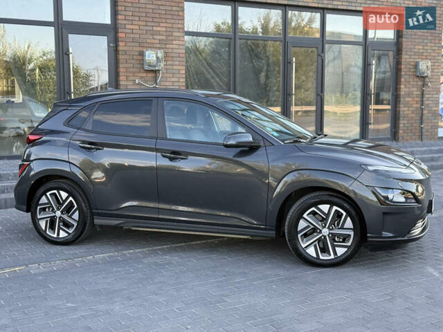 Серый Хендай Kona, объемом двигателя 0 л и пробегом 43 тыс. км за 16900 $, фото 8 на Automoto.ua