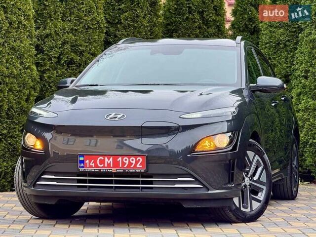 Серый Хендай Kona, объемом двигателя 0 л и пробегом 52 тыс. км за 17200 $, фото 3 на Automoto.ua