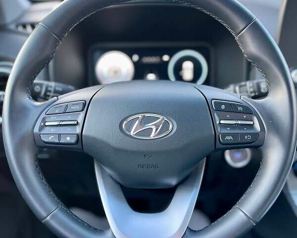 Серый Хендай Kona, объемом двигателя 0 л и пробегом 34 тыс. км за 20999 $, фото 4 на Automoto.ua