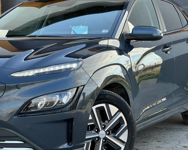 Серый Хендай Kona, объемом двигателя 0 л и пробегом 60 тыс. км за 19700 $, фото 5 на Automoto.ua