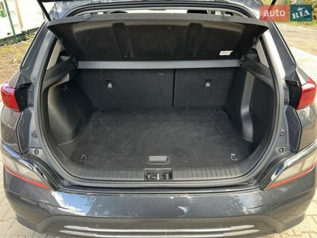 Сірий Хендай Kona, об'ємом двигуна 0 л та пробігом 93 тис. км за 16450 $, фото 10 на Automoto.ua
