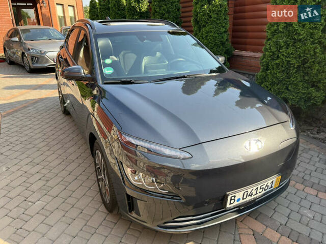 Серый Хендай Kona, объемом двигателя 0 л и пробегом 42 тыс. км за 23500 $, фото 1 на Automoto.ua