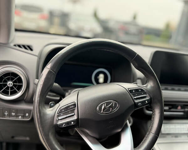 Сірий Хендай Kona, об'ємом двигуна 0 л та пробігом 91 тис. км за 18999 $, фото 7 на Automoto.ua