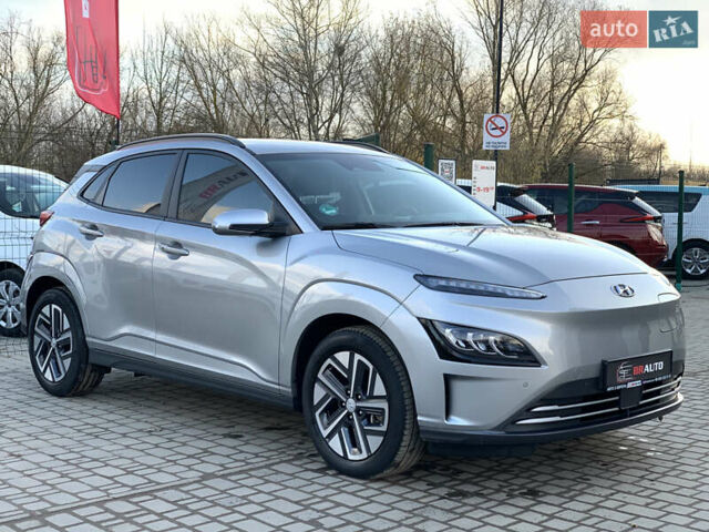 Серый Хендай Kona, объемом двигателя 0 л и пробегом 35 тыс. км за 17999 $, фото 5 на Automoto.ua