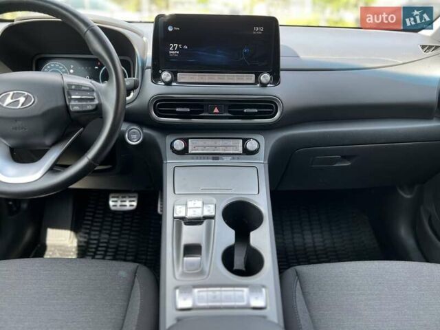Серый Хендай Kona, объемом двигателя 0 л и пробегом 86 тыс. км за 16650 $, фото 16 на Automoto.ua