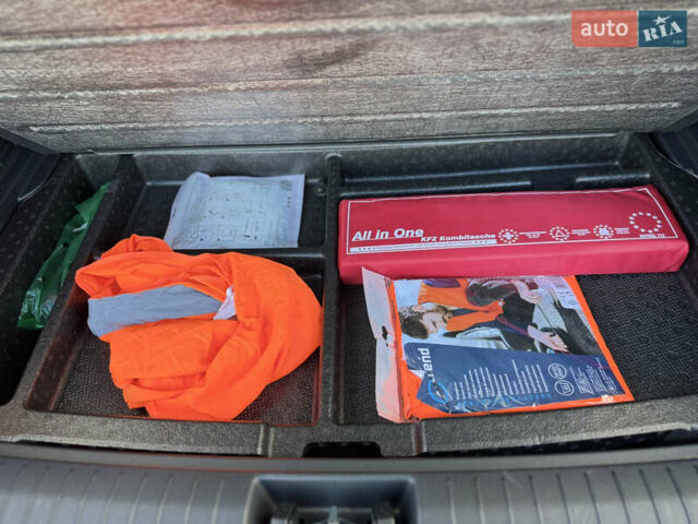 Серый Хендай Kona, объемом двигателя 0 л и пробегом 60 тыс. км за 19700 $, фото 34 на Automoto.ua