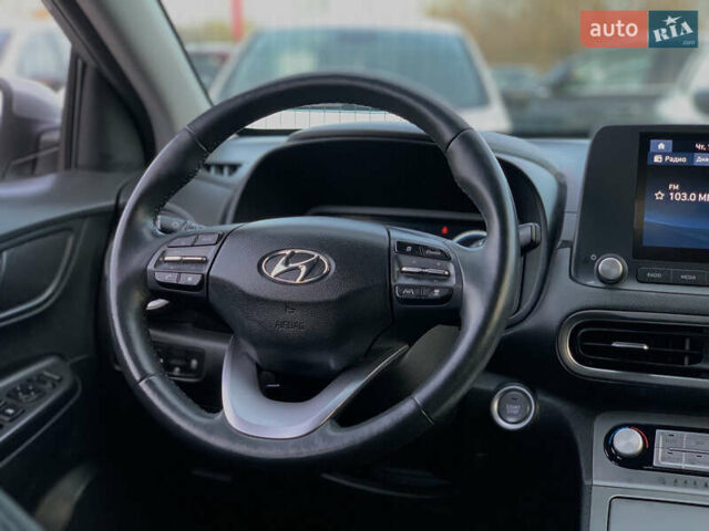 Серый Хендай Kona, объемом двигателя 0 л и пробегом 35 тыс. км за 17999 $, фото 62 на Automoto.ua
