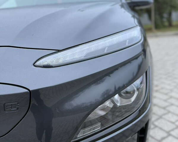 Серый Хендай Kona, объемом двигателя 0 л и пробегом 97 тыс. км за 16600 $, фото 9 на Automoto.ua