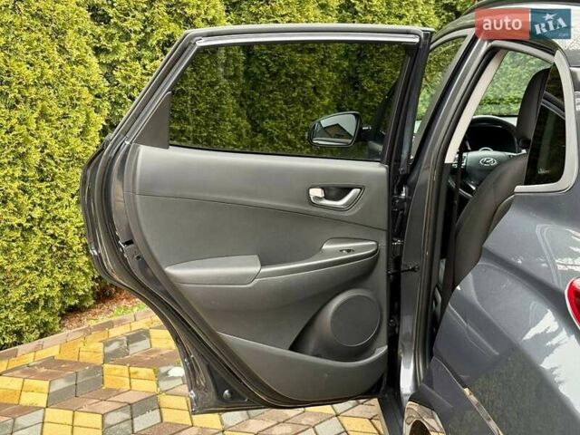 Серый Хендай Kona, объемом двигателя 0 л и пробегом 24 тыс. км за 16800 $, фото 19 на Automoto.ua
