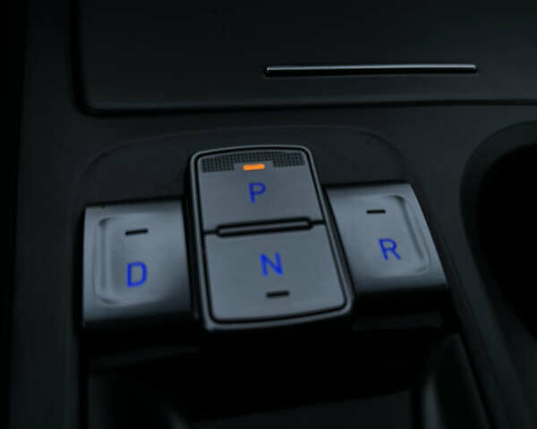 Сірий Хендай Kona, об'ємом двигуна 0 л та пробігом 57 тис. км за 17700 $, фото 30 на Automoto.ua