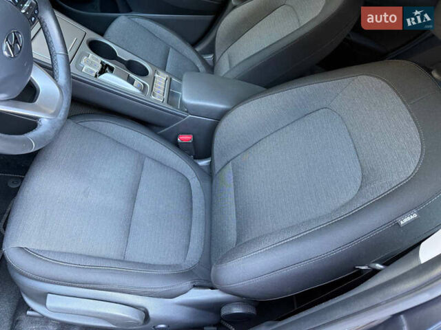 Серый Хендай Kona, объемом двигателя 0 л и пробегом 79 тыс. км за 18400 $, фото 23 на Automoto.ua