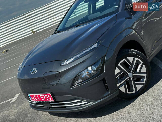 Сірий Хендай Kona, об'ємом двигуна 0 л та пробігом 38 тис. км за 17888 $, фото 3 на Automoto.ua