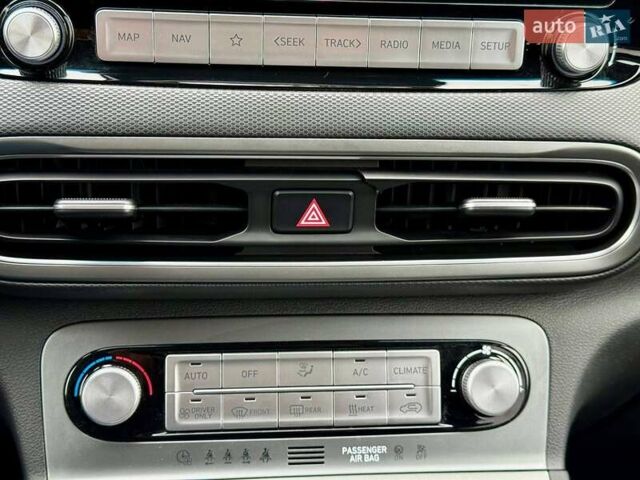 Серый Хендай Kona, объемом двигателя 0 л и пробегом 52 тыс. км за 17200 $, фото 33 на Automoto.ua