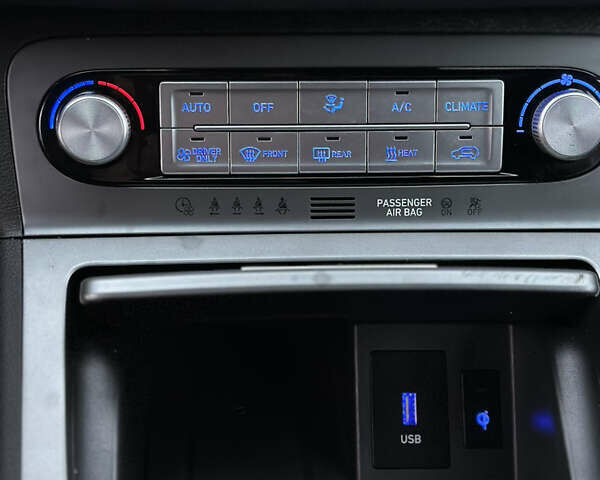 Сірий Хендай Kona, об'ємом двигуна 0 л та пробігом 57 тис. км за 17900 $, фото 23 на Automoto.ua