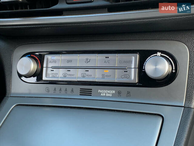 Серый Хендай Kona, объемом двигателя 0 л и пробегом 35 тыс. км за 17999 $, фото 43 на Automoto.ua