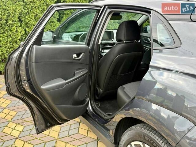 Серый Хендай Kona, объемом двигателя 0 л и пробегом 97 тыс. км за 18700 $, фото 29 на Automoto.ua