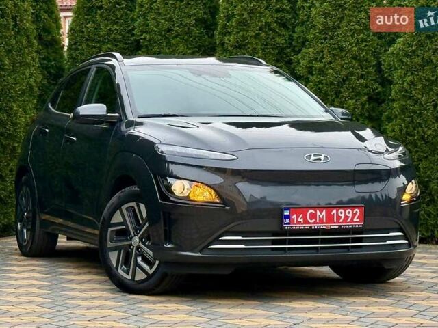 Серый Хендай Kona, объемом двигателя 0 л и пробегом 52 тыс. км за 17200 $, фото 1 на Automoto.ua