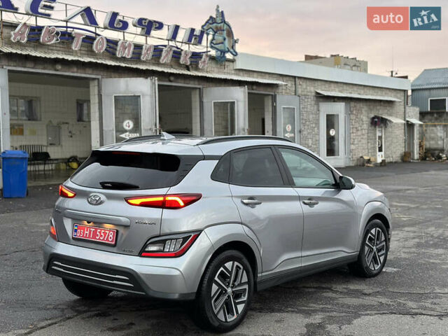 Сірий Хендай Kona, об'ємом двигуна 0 л та пробігом 57 тис. км за 17900 $, фото 6 на Automoto.ua