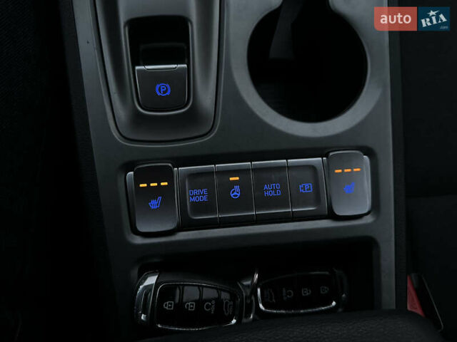 Сірий Хендай Kona, об'ємом двигуна 0 л та пробігом 57 тис. км за 17700 $, фото 31 на Automoto.ua