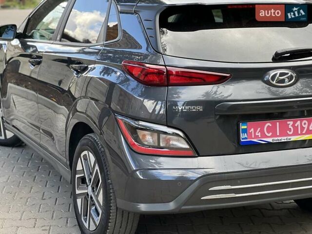 Сірий Хендай Kona, об'ємом двигуна 0 л та пробігом 93 тис. км за 16450 $, фото 9 на Automoto.ua