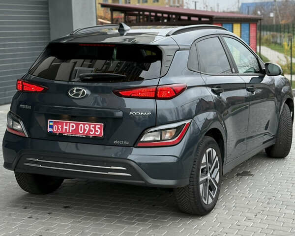 Серый Хендай Kona, объемом двигателя 0 л и пробегом 53 тыс. км за 17400 $, фото 4 на Automoto.ua