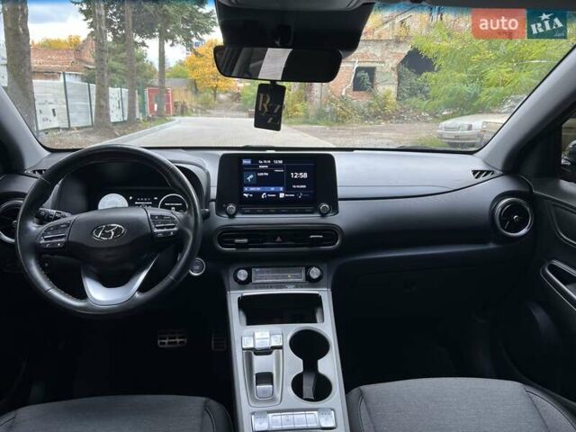 Серый Хендай Kona, объемом двигателя 0 л и пробегом 58 тыс. км за 16950 $, фото 15 на Automoto.ua
