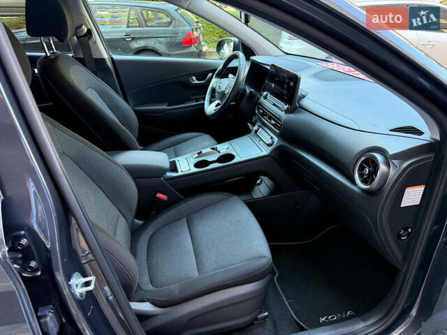Серый Хендай Kona, объемом двигателя 0 л и пробегом 79 тыс. км за 18400 $, фото 31 на Automoto.ua