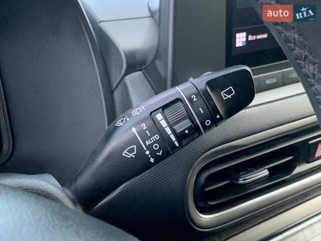 Серый Хендай Kona, объемом двигателя 0 л и пробегом 35 тыс. км за 17999 $, фото 55 на Automoto.ua