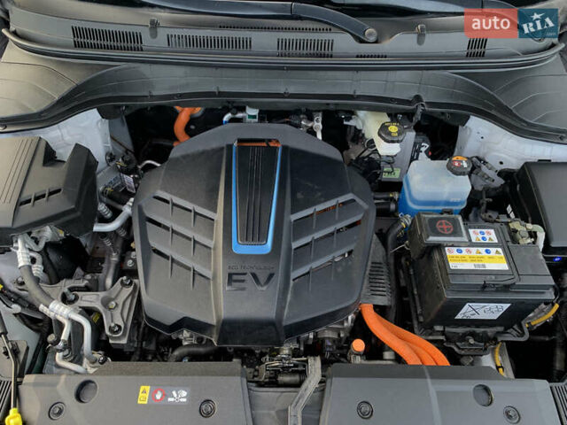 Серый Хендай Kona, объемом двигателя 0 л и пробегом 35 тыс. км за 17999 $, фото 69 на Automoto.ua