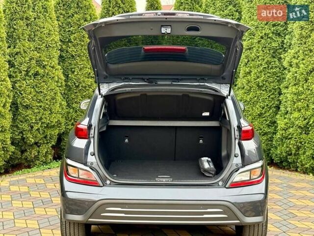 Серый Хендай Kona, объемом двигателя 0 л и пробегом 52 тыс. км за 17200 $, фото 22 на Automoto.ua