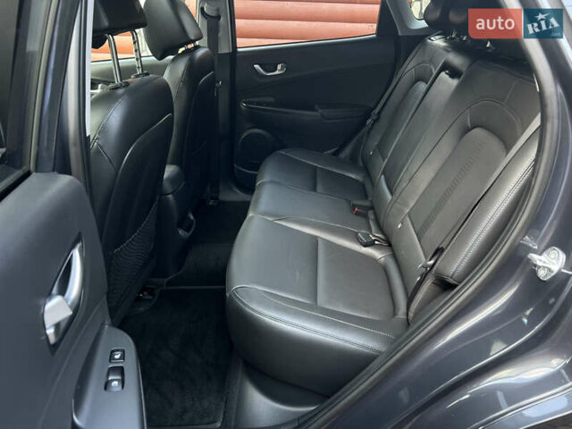 Серый Хендай Kona, объемом двигателя 0 л и пробегом 42 тыс. км за 23500 $, фото 32 на Automoto.ua
