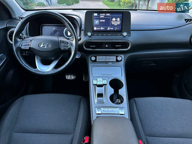 Сірий Хендай Kona, об'ємом двигуна 0 л та пробігом 66 тис. км за 16000 $, фото 6 на Automoto.ua