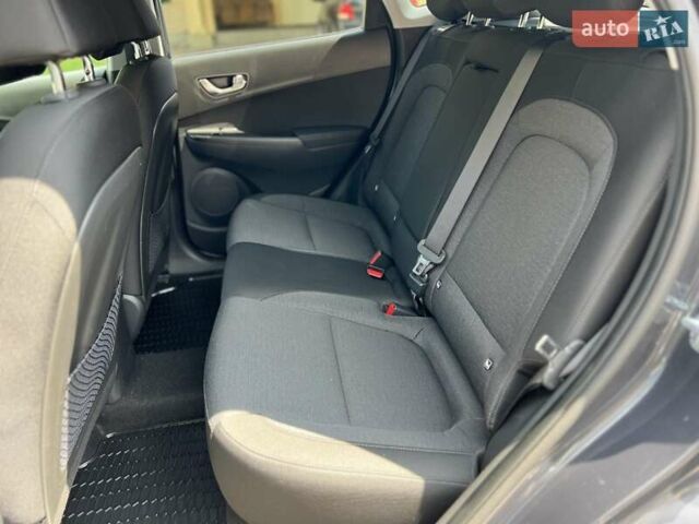 Серый Хендай Kona, объемом двигателя 0 л и пробегом 86 тыс. км за 16650 $, фото 14 на Automoto.ua
