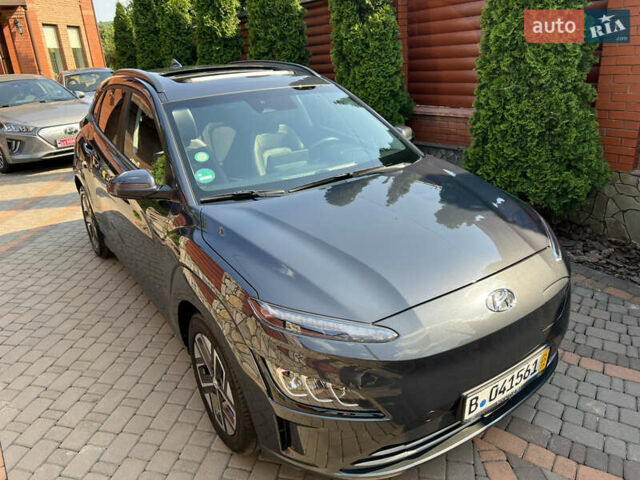 Серый Хендай Kona, объемом двигателя 0 л и пробегом 42 тыс. км за 23500 $, фото 5 на Automoto.ua