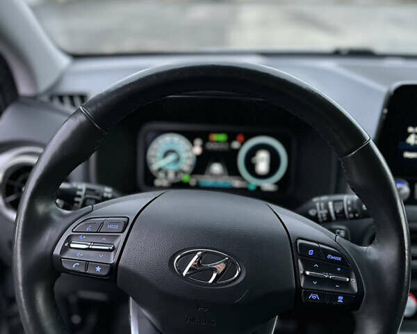 Сірий Хендай Kona, об'ємом двигуна 0 л та пробігом 57 тис. км за 17900 $, фото 20 на Automoto.ua