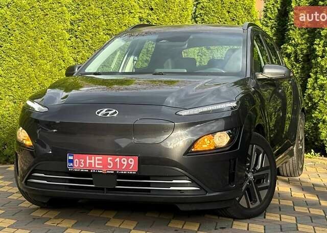 Серый Хендай Kona, объемом двигателя 0 л и пробегом 97 тыс. км за 18700 $, фото 3 на Automoto.ua