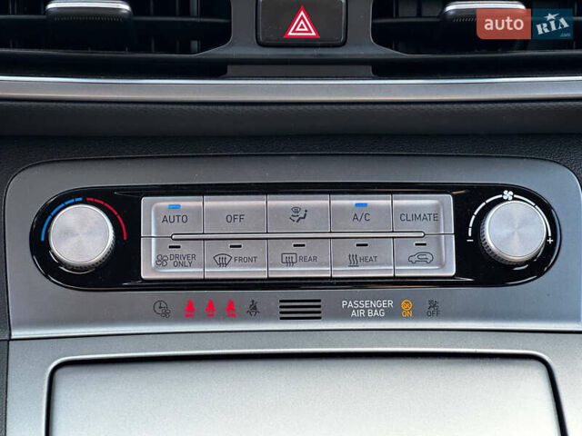 Сірий Хендай Kona, об'ємом двигуна 0 л та пробігом 38 тис. км за 17888 $, фото 39 на Automoto.ua