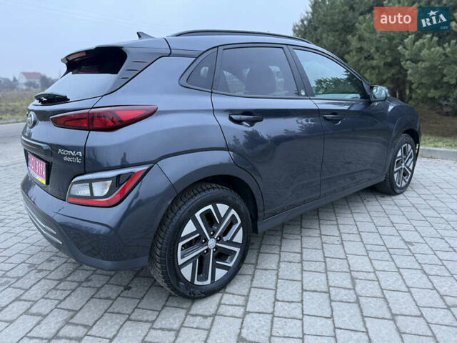 Серый Хендай Kona, объемом двигателя 0 л и пробегом 97 тыс. км за 16600 $, фото 4 на Automoto.ua