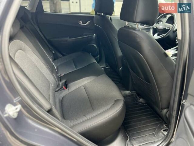 Серый Хендай Kona, объемом двигателя 0 л и пробегом 58 тыс. км за 16950 $, фото 14 на Automoto.ua