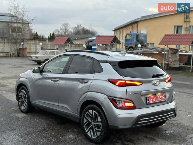 Сірий Хендай Kona, об'ємом двигуна 0 л та пробігом 57 тис. км за 17900 $, фото 8 на Automoto.ua