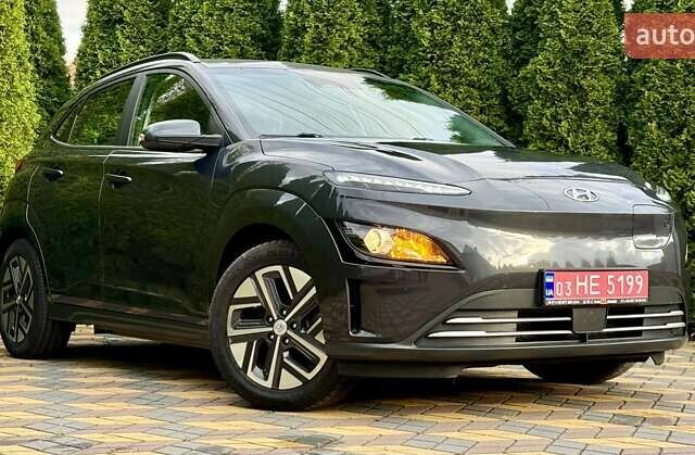 Серый Хендай Kona, объемом двигателя 0 л и пробегом 97 тыс. км за 18700 $, фото 2 на Automoto.ua