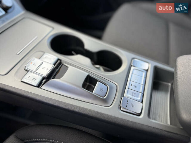 Серый Хендай Kona, объемом двигателя 0 л и пробегом 60 тыс. км за 19700 $, фото 28 на Automoto.ua