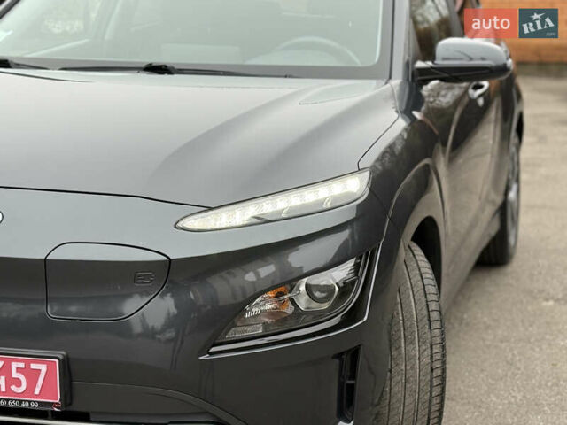 Сірий Хендай Kona, об'ємом двигуна 0 л та пробігом 59 тис. км за 16900 $, фото 8 на Automoto.ua