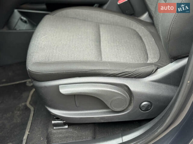 Сірий Хендай Kona, об'ємом двигуна 0 л та пробігом 59 тис. км за 16900 $, фото 28 на Automoto.ua