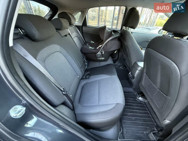 Серый Хендай Kona, объемом двигателя 0 л и пробегом 43 тыс. км за 17500 $, фото 22 на Automoto.ua