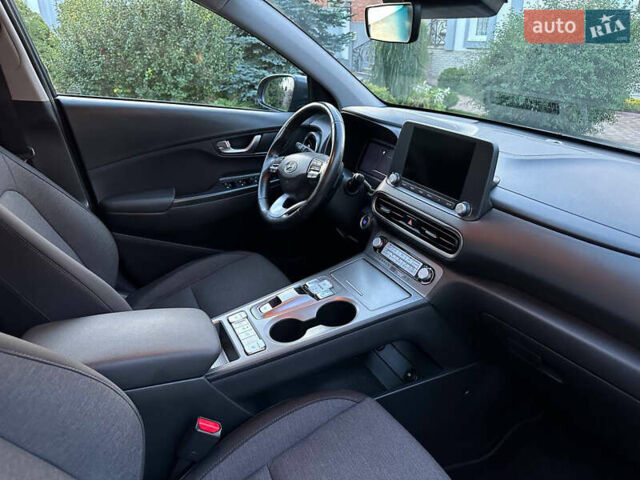 Сірий Хендай Kona, об'ємом двигуна 0 л та пробігом 66 тис. км за 16000 $, фото 5 на Automoto.ua